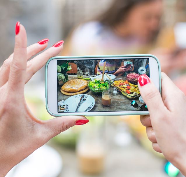 Read more about the article 5 Ways That Millennials Are Changing The Dining Experience
